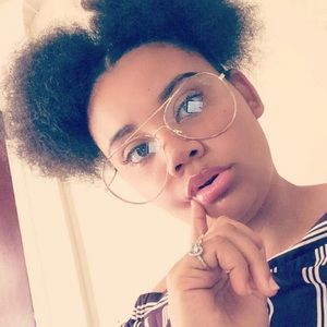 Meet your Posher, Maya